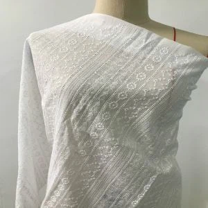 בד רקמה לשמלות